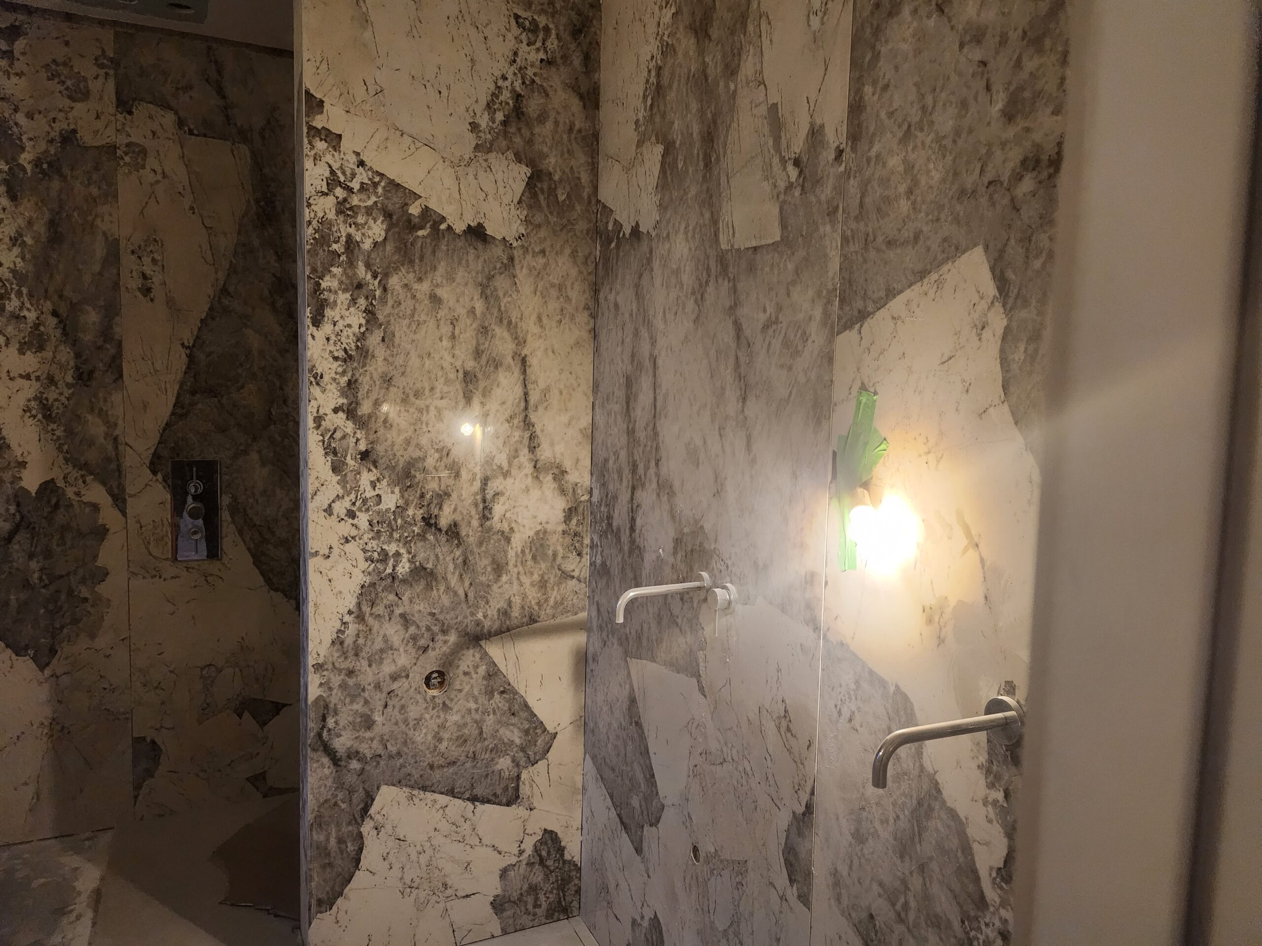 Pose de carrelage pour une salle de bain